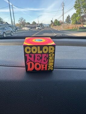 Blue Needoh color changing toy